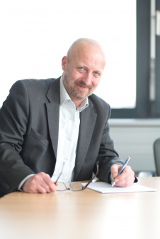 Raimund-Ulmer-Finanzdienst-und-Versicherungsmakler-online-Beratung.jpg